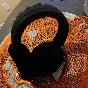 UGG Black earmuffs in excellent condition